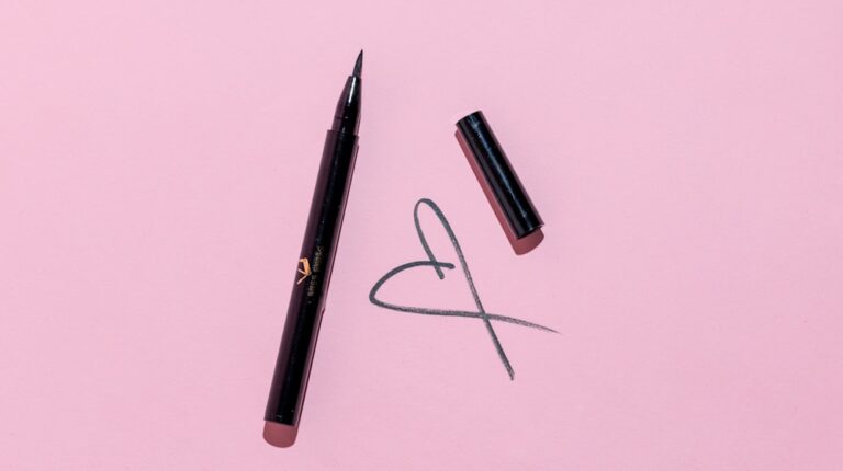 Mascara Packaging Design: Form Meets Function
